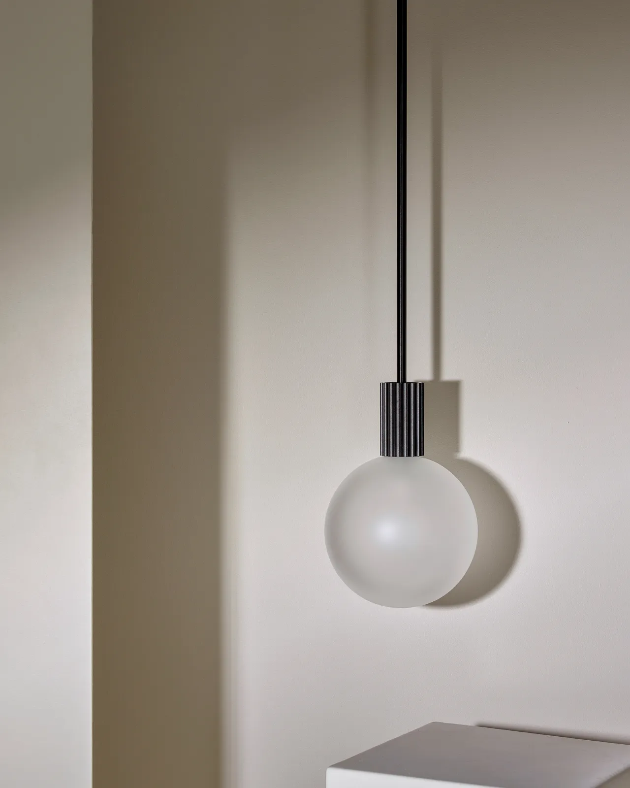 Fluted Brushed Black Suspended Rod Pendant | Attalos