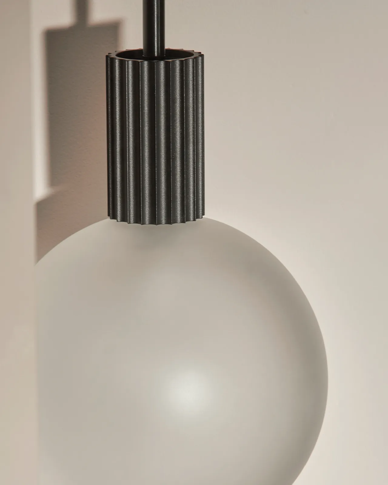 Fluted Brushed Black Suspended Rod Pendant | Attalos