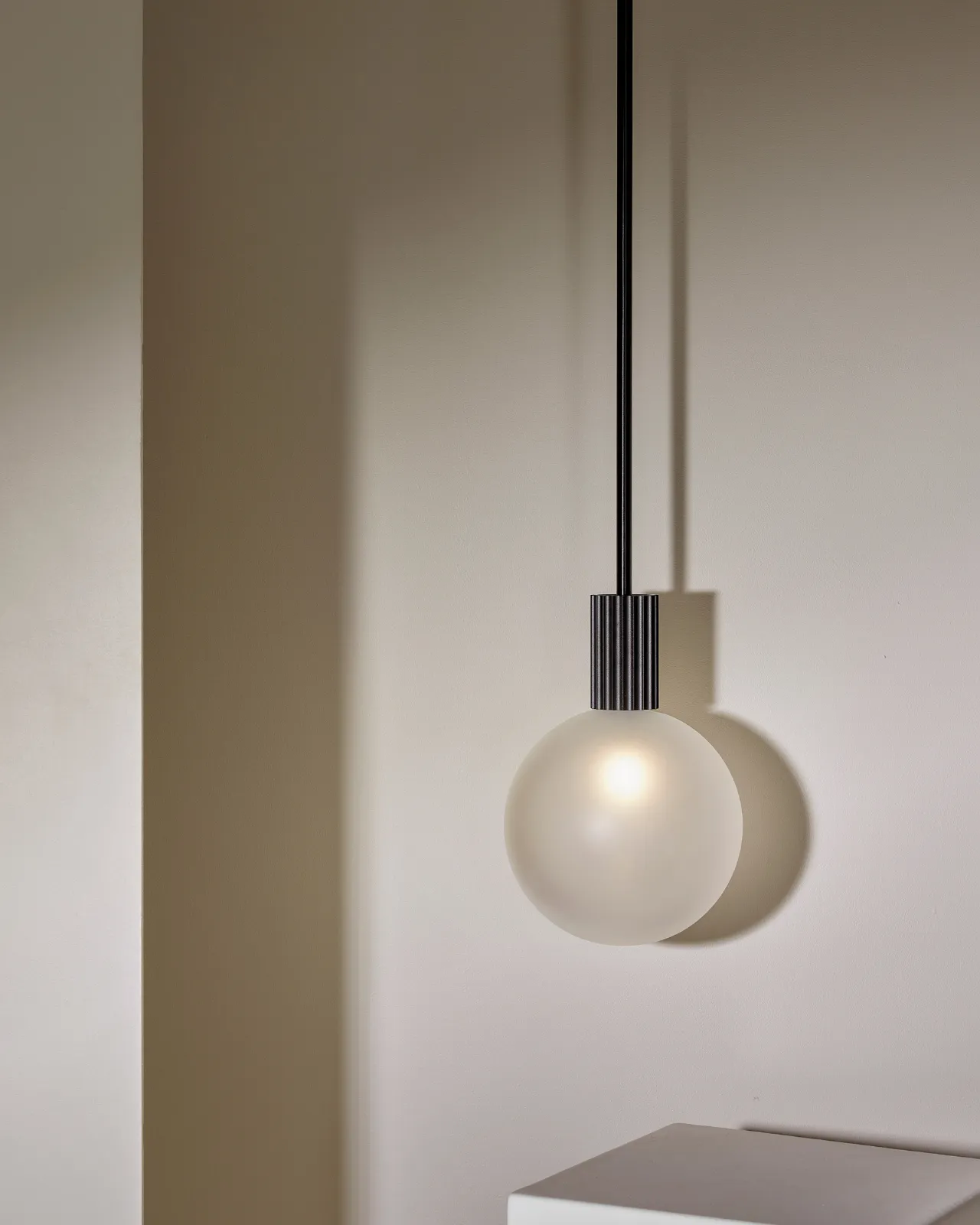 Fluted Brushed Black Suspended Rod Pendant | Attalos