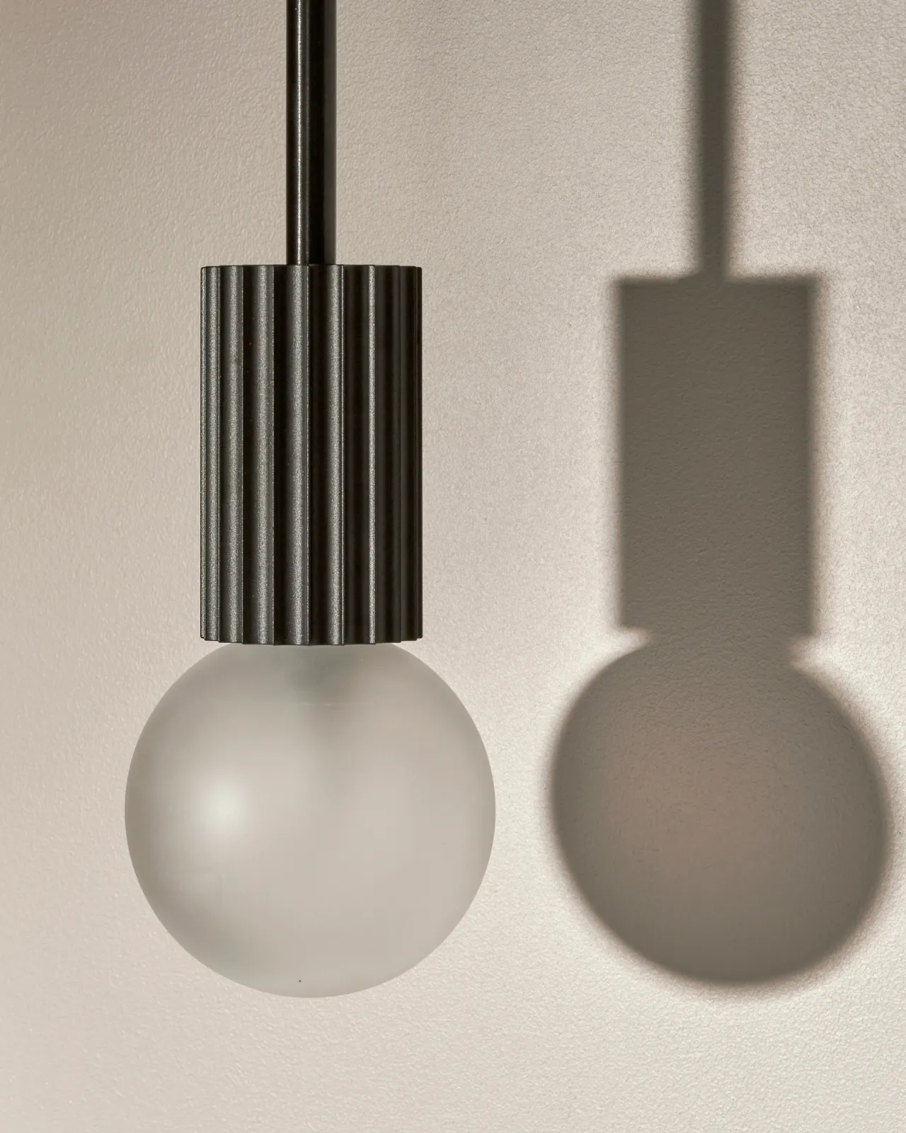 Fluted Brushed Black Suspended Rod Pendant | Attalos