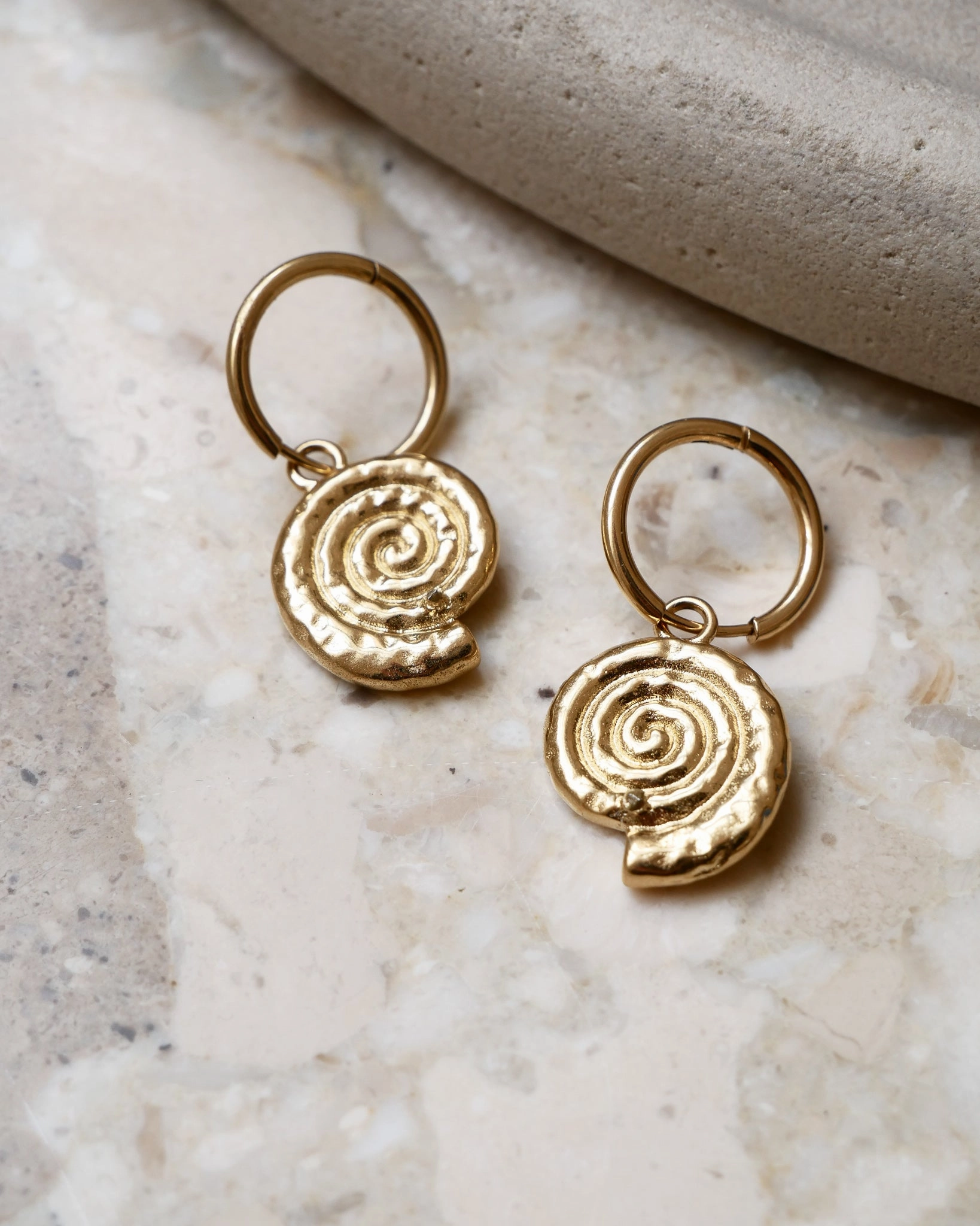 TILTIL Single Hoop Goldplated Spiral